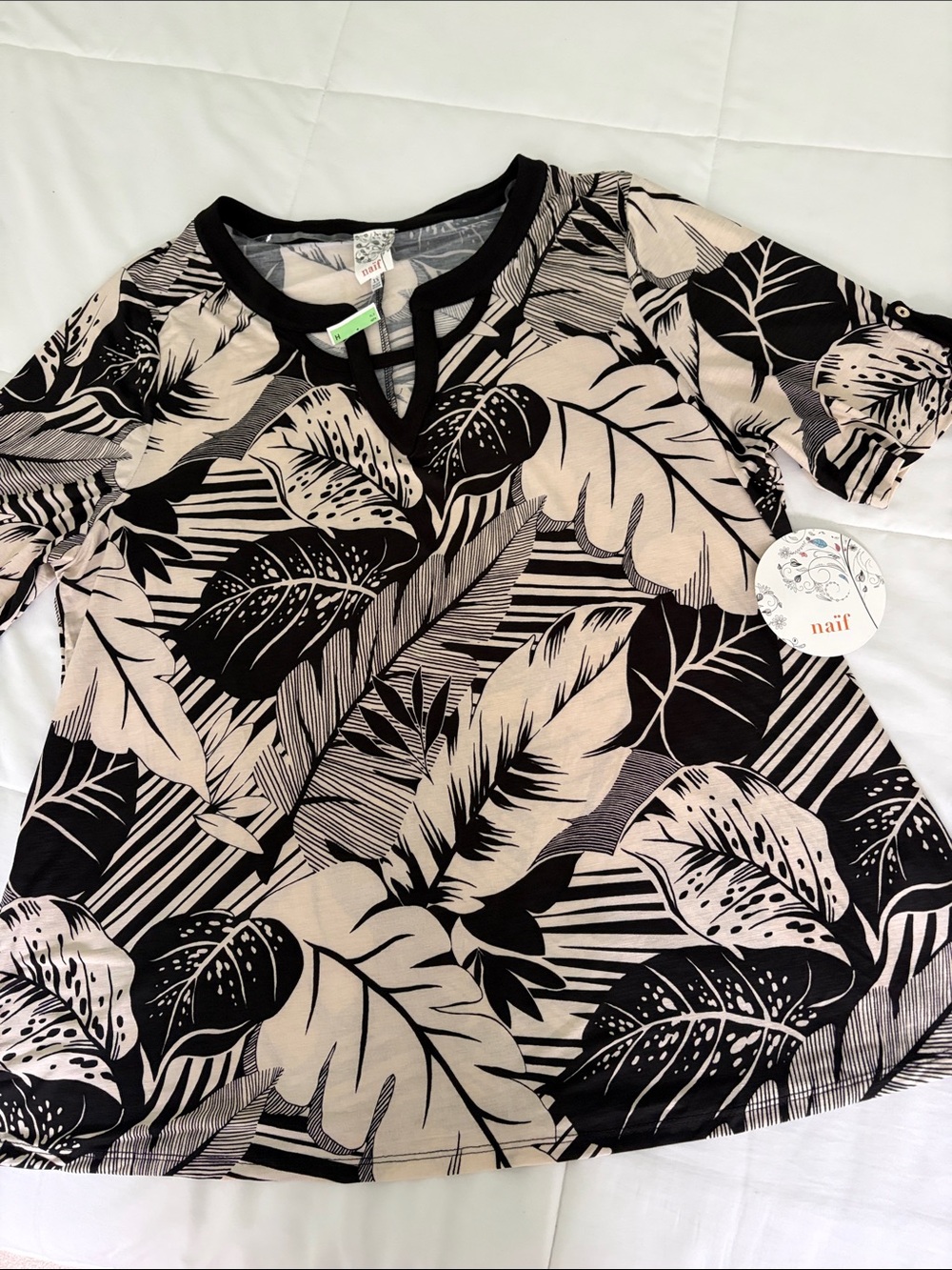 Naïf - Black & Cream Tropical Print Split-Neck Women's Top